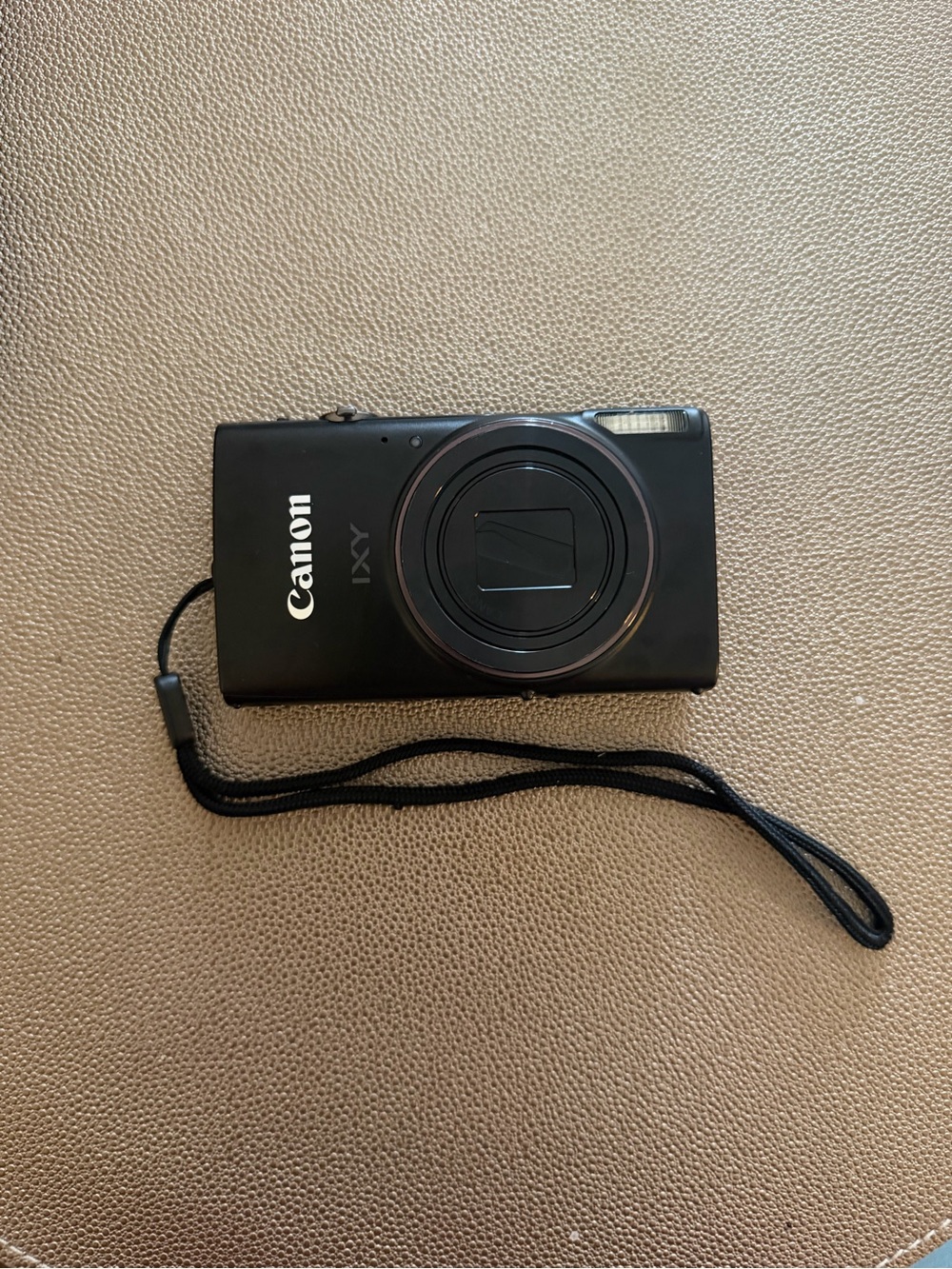Canon IXY 650 Compact Digital Camera - Black with Wrist Strap & Charger